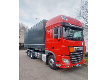 Kamion sa ceradom DAF XF 480