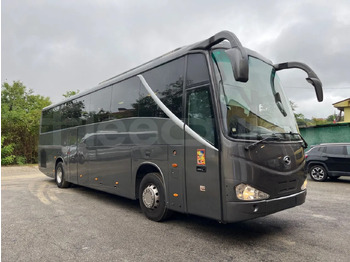 Turistički autobus