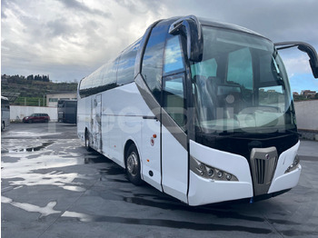 Turistički autobus