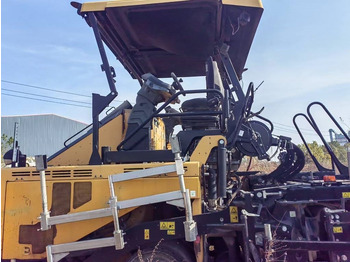 Asfaltni finišer CATERPILLAR AP655F