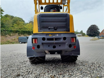 Zglobni utovarivač Eurotrac W12: slika 4
