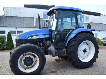 Traktor NEW HOLLAND TD5