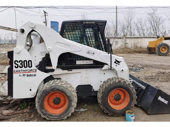 Mini utovarivač Bobcat S300: slika 4