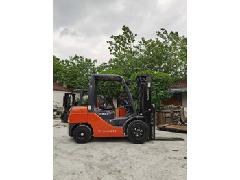 Dizel viljuškar TOYOTA