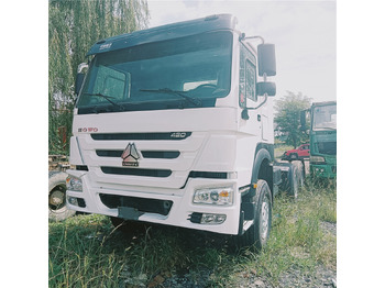 Tegljač SINOTRUK