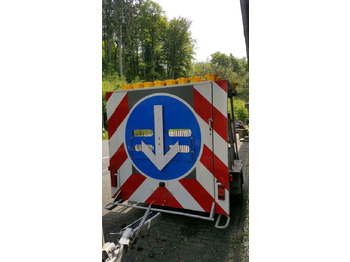 Prikolica Mersch Absperrtafel Verkehrsleitanhänger VZ615 Verkehrssicherung: slika 2