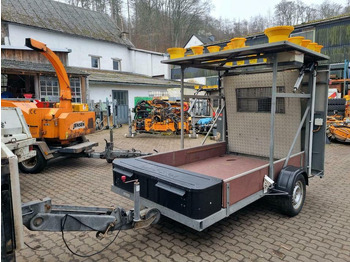 Prikolica Nissen Absperrtafel Verkehrssicherungsanhänger Sperrwand VZ616: slika 2