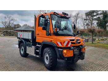 Vozilo za čišćenje snega UNIMOG