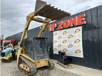 Kompaktni utovarivač guseničar Gehl RT175 High Flow Joystick Clim à 29900 € HT: slika 5 Kompaktni utovarivač guseničar Gehl RT175 High Flow Joystick Clim à 29900 € HT: slika 5