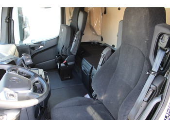 Kamion sa ceradom Mercedes-Benz Actros 2542: slika 5