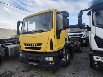 Kamion sa golom šasijom i zatvorenom kabinom IVECO EuroCargo 120E
