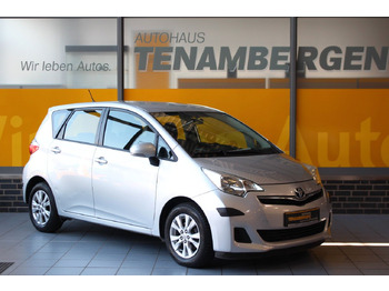 Putnički kombi TOYOTA