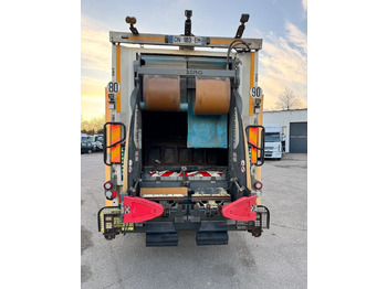 Kamion za smeće Scania P360: slika 4