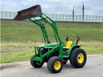 Traktor JOHN DEERE