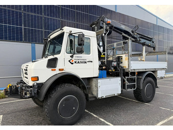 Kamion sa tovarnim sandukom UNIMOG