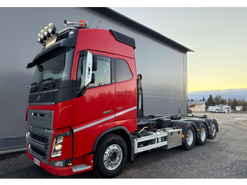 Kamion sa hidrauličnom kukom VOLVO