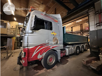 Kamion sa hidrauličnom kukom MAN TGX