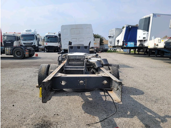 Kamion sa golom šasijom i zatvorenom kabinom RENAULT D12: slika 5 Kamion sa golom šasijom i zatvorenom kabinom RENAULT D12: slika 5