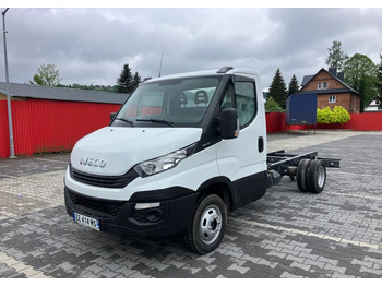 Kamion sa golom šasijom i zatvorenom kabinom IVECO Daily 35c13