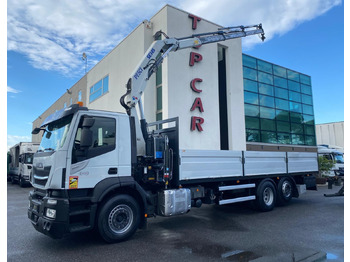 Kamion sa tovarnim sandukom IVECO