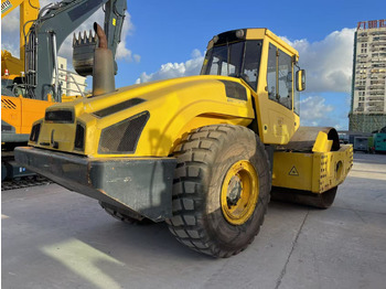 Valjak za puteve BOMAG BW226: slika 3