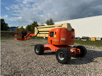 Zglobna platforma JLG