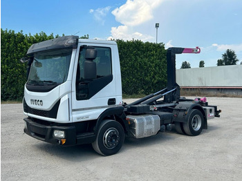 Kamion sa hidrauličnom kukom IVECO