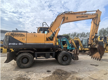 Bager točkaš HYUNDAI R210
