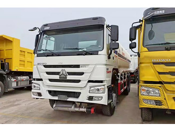 Novu Kamion cisterna za prevoz goriva SINOTRUK Howo 6X4 Oil Truck Price for Sale in Djibouti: slika 2 Novu Kamion cisterna za prevoz goriva SINOTRUK Howo 6X4 Oil Truck Price for Sale in Djibouti: slika 2