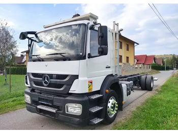 Kamion sa golom šasijom i zatvorenom kabinom MERCEDES-BENZ Axor 1829