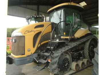 Traktor guseničar CHALLENGER