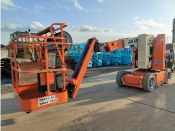 Zglobna platforma JLG