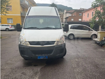 Minibus, Putnički kombi Iveco Daily: slika 2