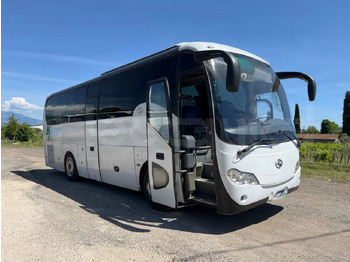 Turistički autobus