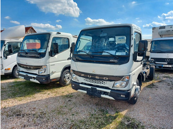 Kamion sa golom šasijom i zatvorenom kabinom MITSUBISHI