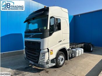 Kamion sa golom šasijom i zatvorenom kabinom VOLVO FH 420
