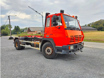 Kamion sa hidrauličnom kukom STEYR