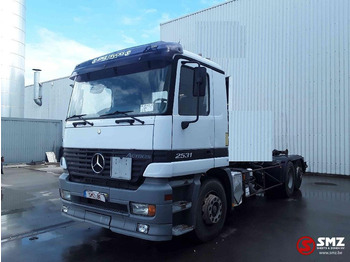 Kamion sa golom šasijom i zatvorenom kabinom Mercedes-Benz Actros 2531 francais: slika 3 Kamion sa golom šasijom i zatvorenom kabinom Mercedes-Benz Actros 2531 francais: slika 3