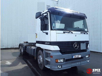 Kamion sa golom šasijom i zatvorenom kabinom MERCEDES-BENZ Actros 2531