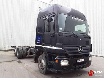 Kamion sa golom šasijom i zatvorenom kabinom MERCEDES-BENZ Actros 2536