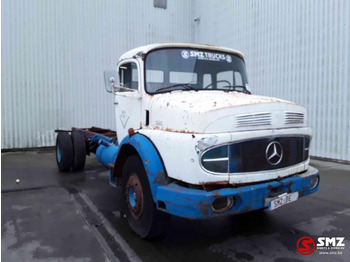 Kamion sa golom šasijom i zatvorenom kabinom MERCEDES-BENZ