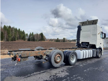 Kamion sa golom šasijom i zatvorenom kabinom Volvo FH13: slika 4 Kamion sa golom šasijom i zatvorenom kabinom Volvo FH13: slika 4