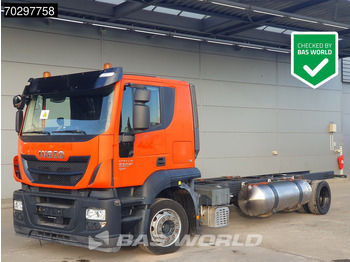 Kamion sa golom šasijom i zatvorenom kabinom IVECO Stralis