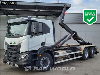Kamion sa hidrauličnom kukom IVECO X-WAY