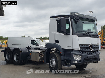 Novu Kamion sa golom šasijom i zatvorenom kabinom Mercedes-Benz Arocs 2636 6X4 NEW chassis Flywheel PTO Big-Axle Automatic Steelsuspension Euro 6: slika 3