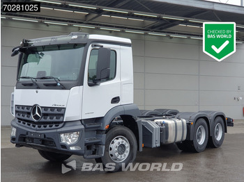 Kamion sa golom šasijom i zatvorenom kabinom MERCEDES-BENZ Arocs 2636
