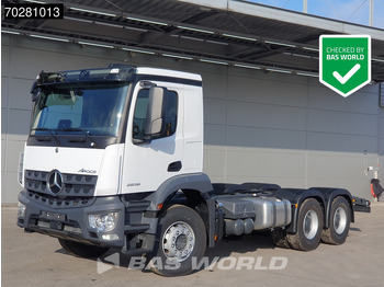 Kamion sa golom šasijom i zatvorenom kabinom MERCEDES-BENZ Arocs 2636