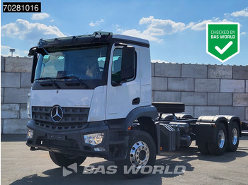 Kamion sa golom šasijom i zatvorenom kabinom MERCEDES-BENZ Arocs 2640