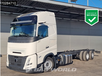 Kamion sa golom šasijom i zatvorenom kabinom VOLVO FH