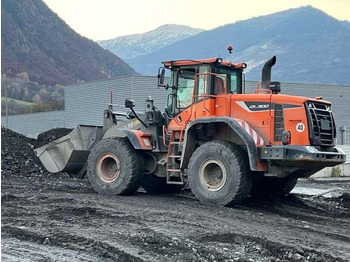 Utovarivač točkaš DOOSAN DL300